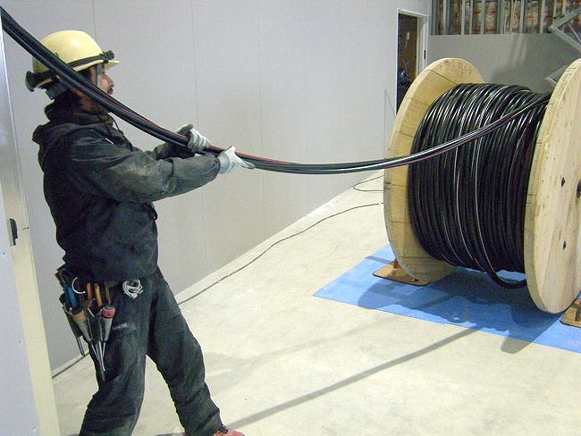 電気工事作業画像